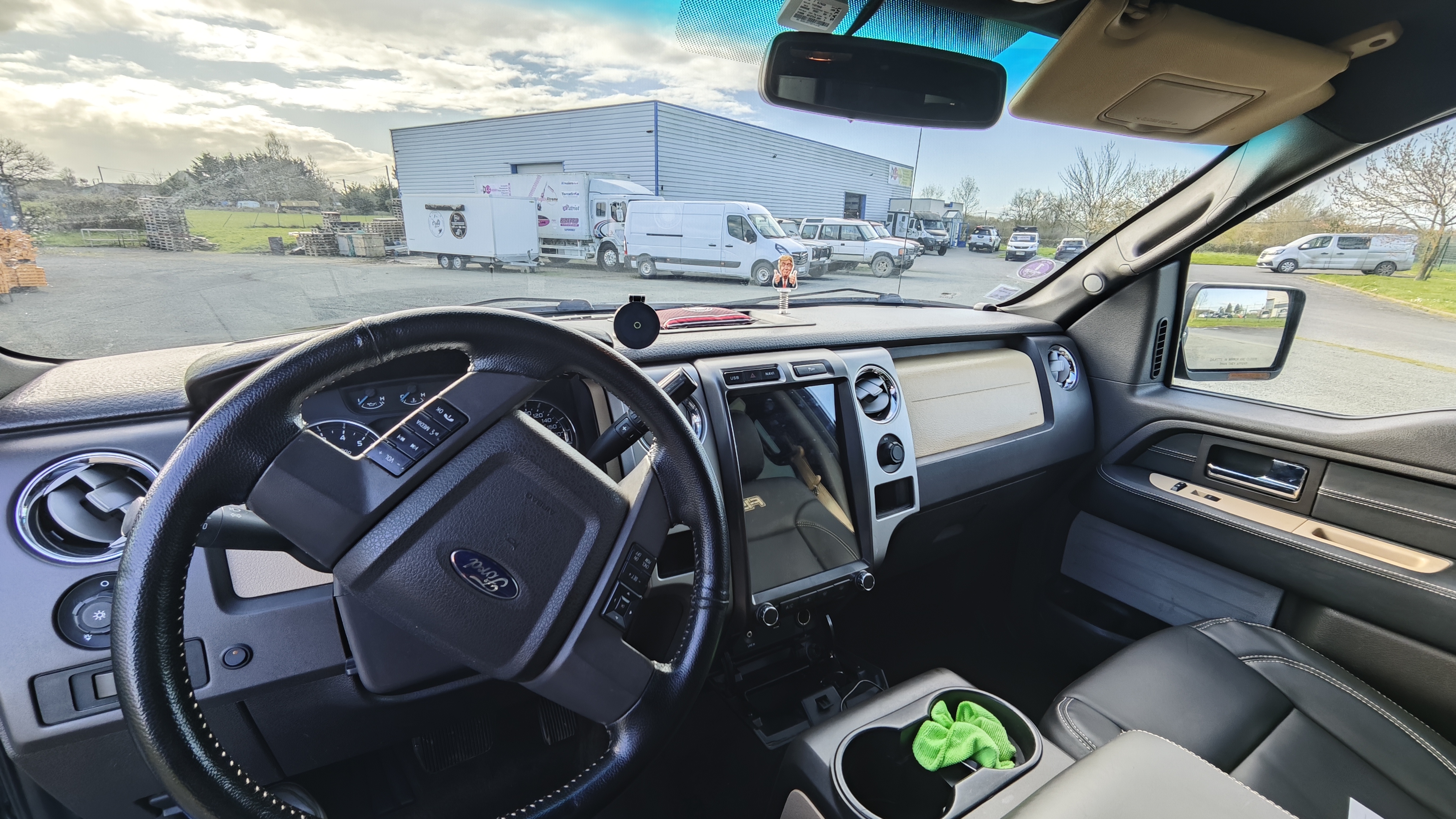 POST DE CONDUITE DU FORD F150